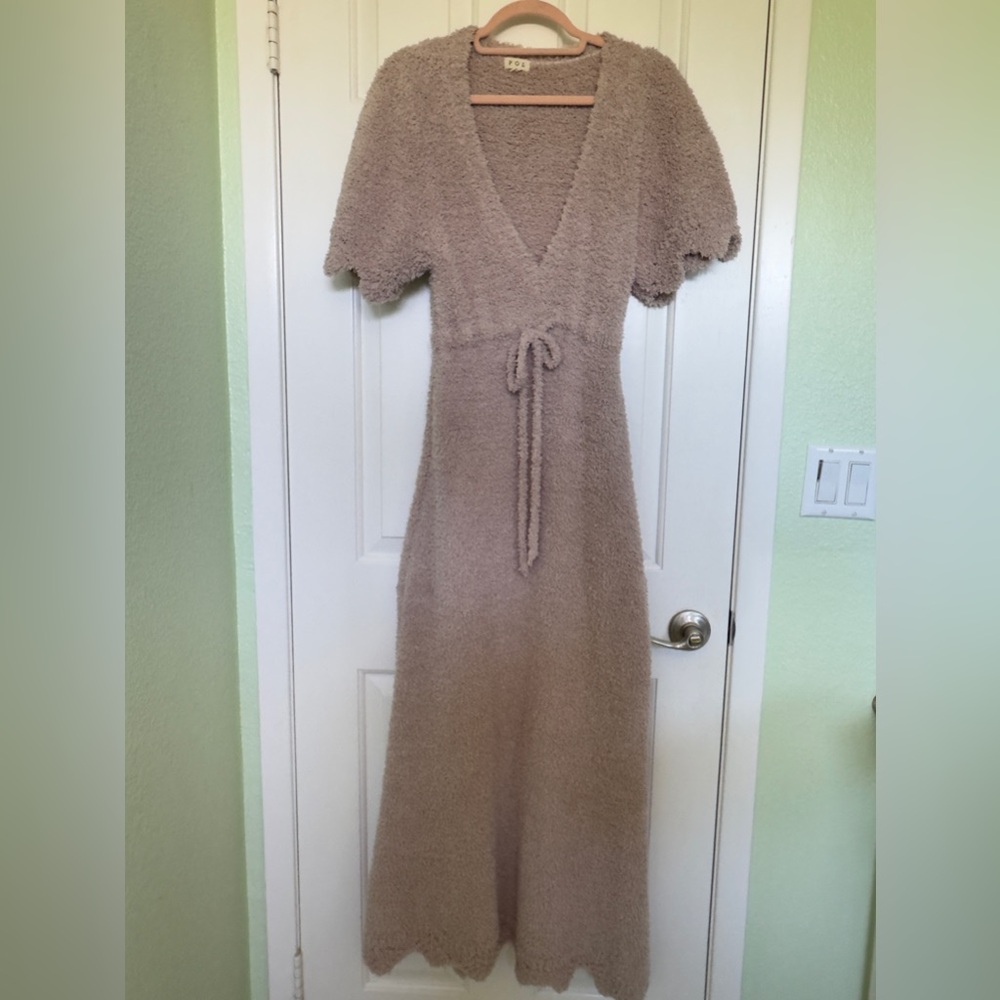 POL Fleece Soft Maxi Dress in Light Taupe Size Small New - Picture 10 of 16